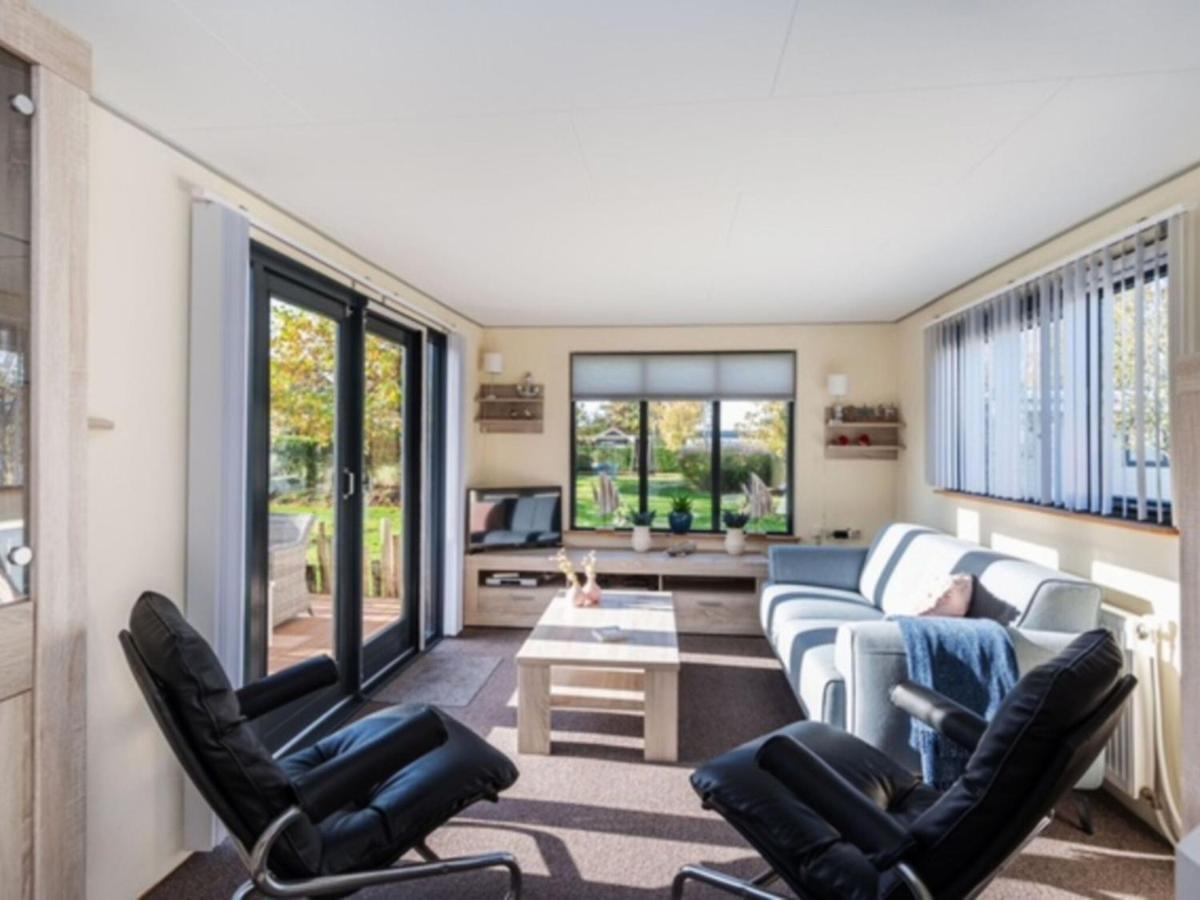 Fantastic Villa In Ooltgensplaat With Jetty Kültér fotó