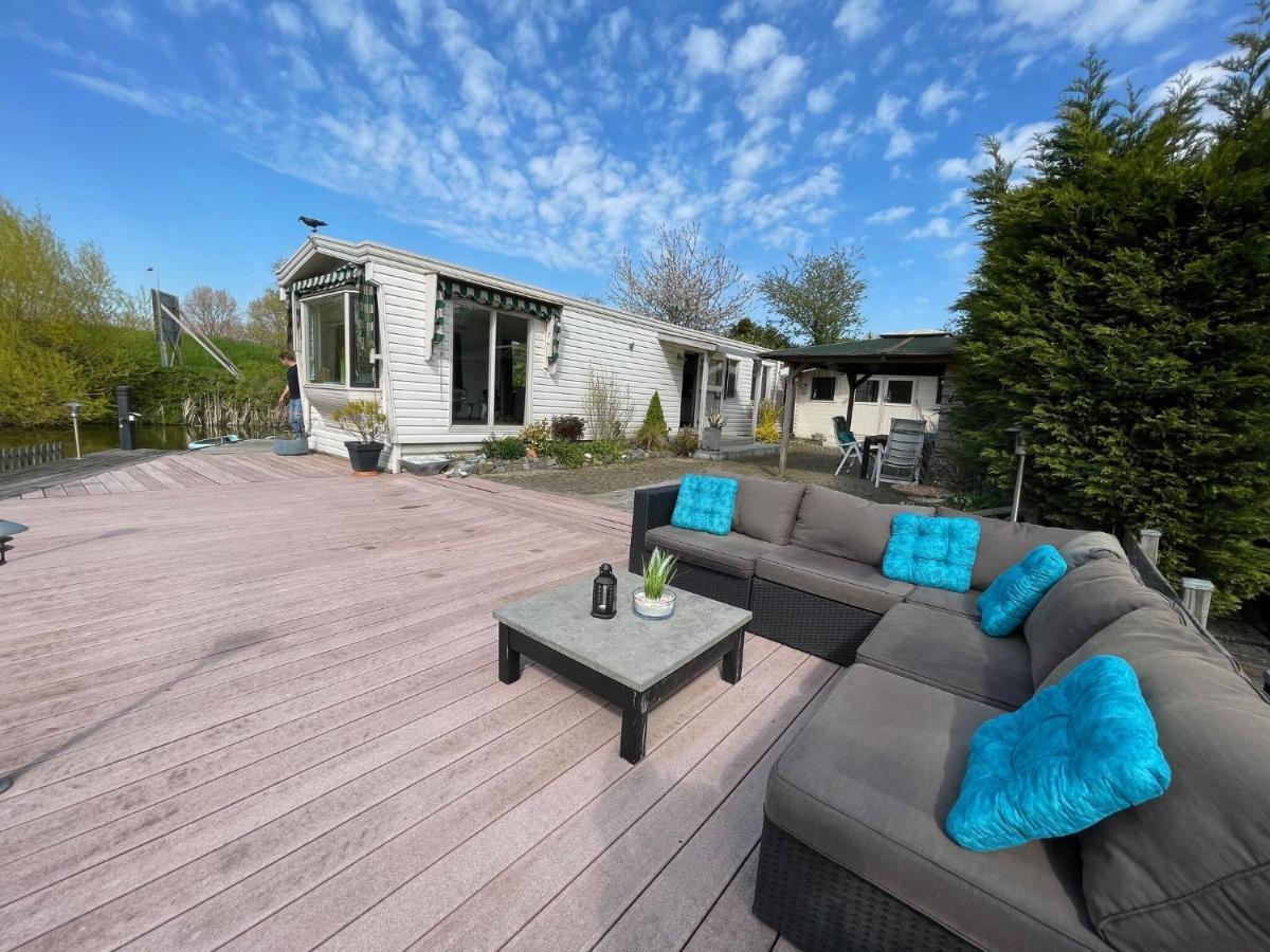 Fantastic Villa In Ooltgensplaat With Jetty Kültér fotó