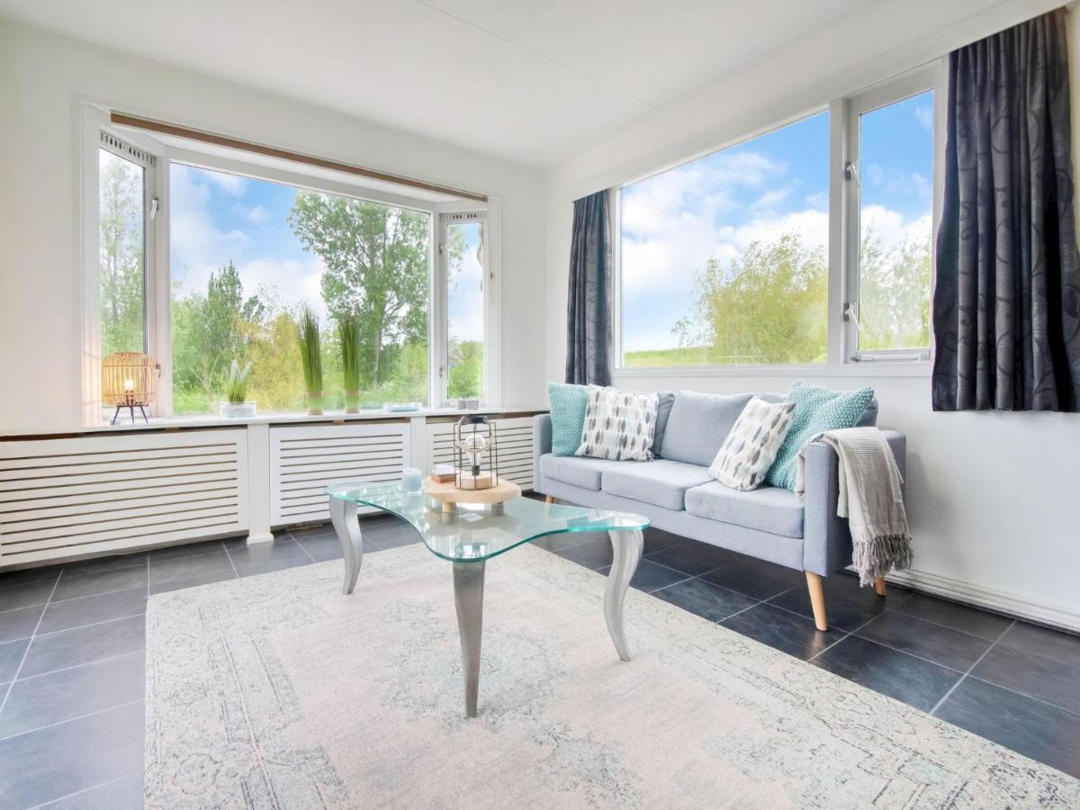 Fantastic Villa In Ooltgensplaat With Jetty Kültér fotó