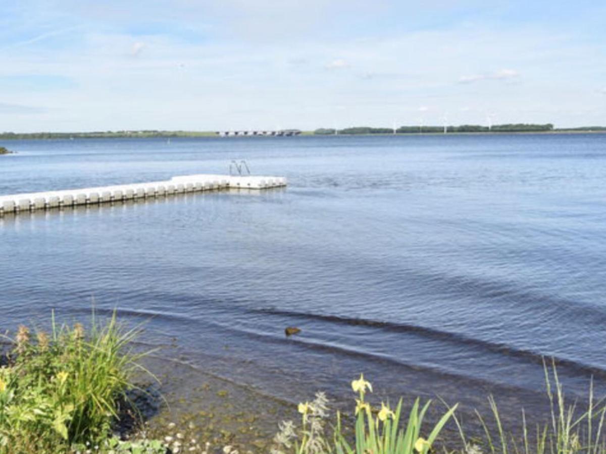 Fantastic Villa In Ooltgensplaat With Jetty Kültér fotó